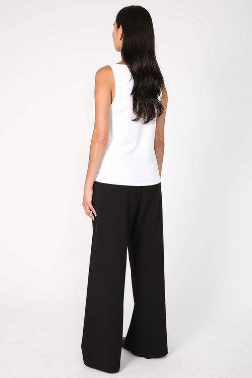 kicking tank / white