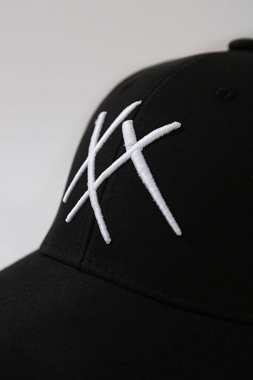 xx cap / black|white