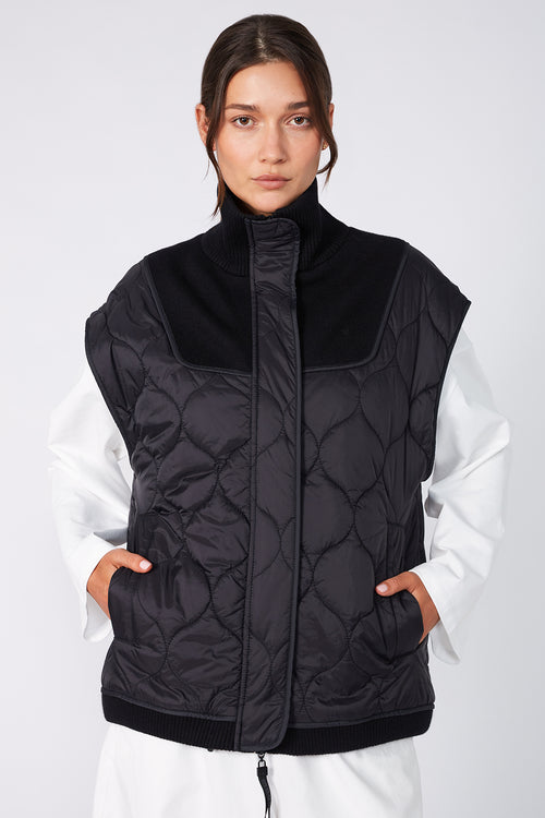 united vest / black