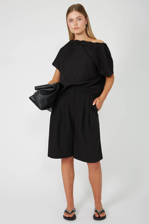 allot short / black