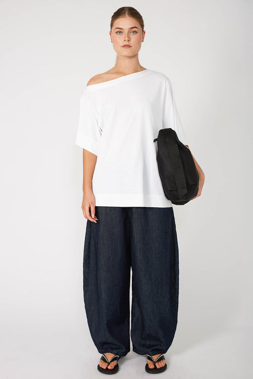 direction tee / white