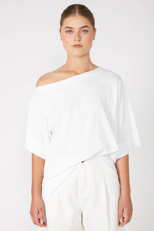 direction tee / white