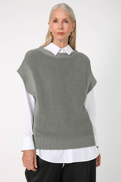 conclude vest / pale mineral green