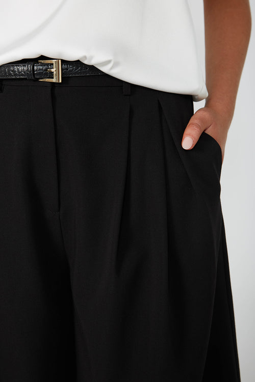 allot short / black