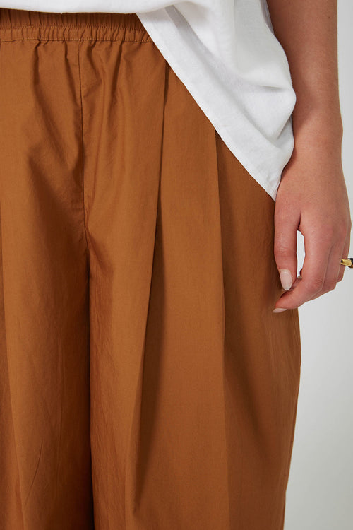 decline pant / tan brown