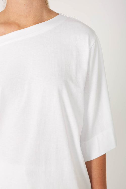 direction tee / white