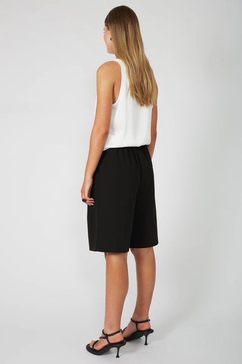 allot short / black