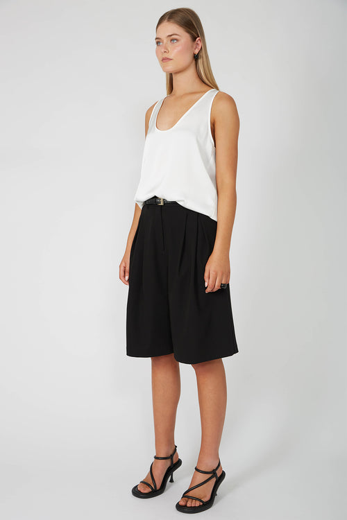 allot short / black