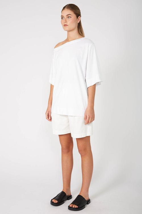 direction tee / white