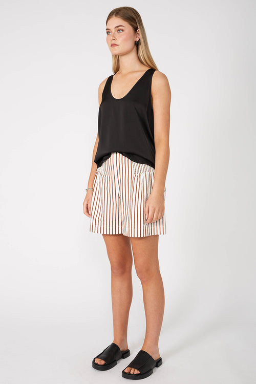 gale short / cream|brass stripe