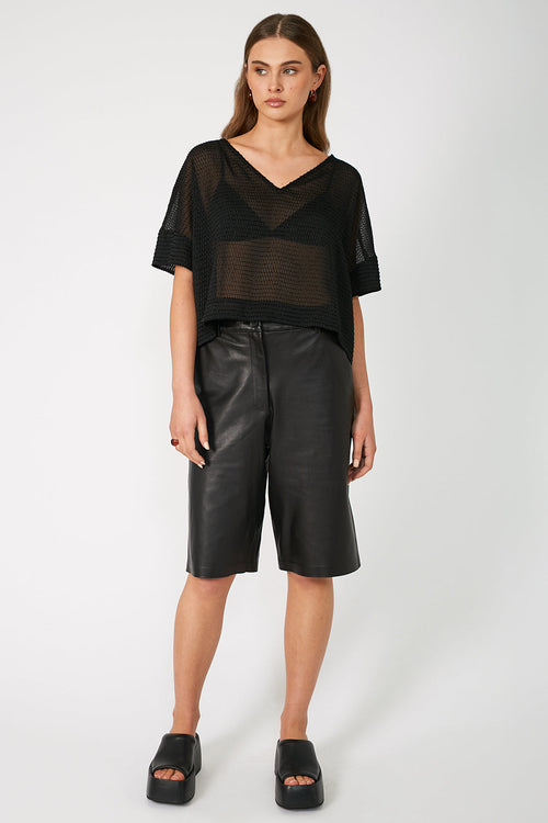 v neck followed crop / black