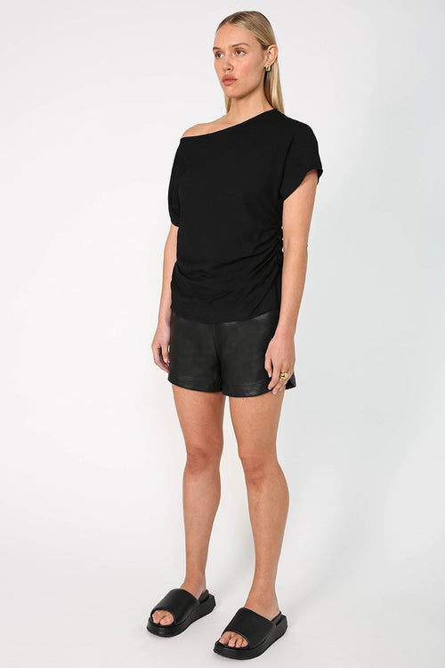 collide tee / black