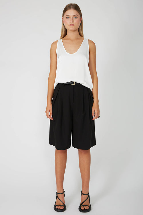 allot short / black