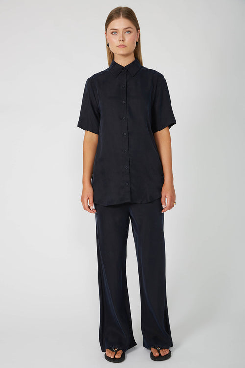 vastness shirt / dark navy