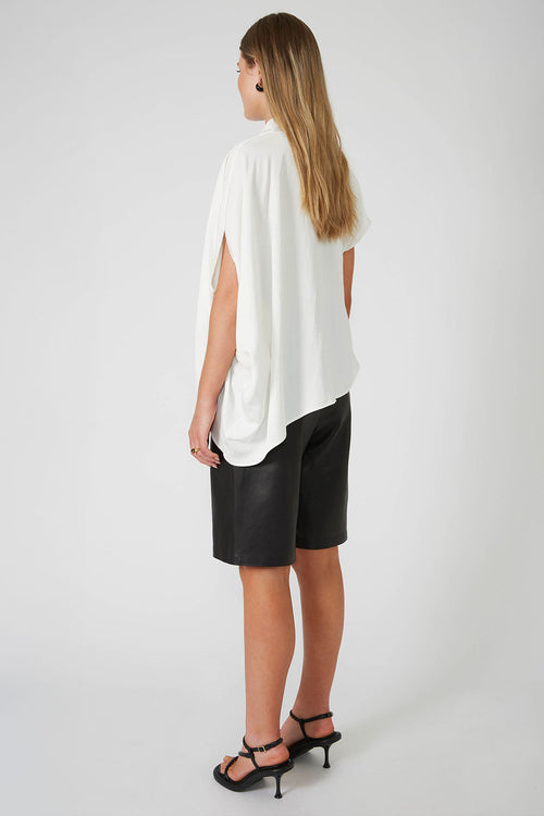funnelled cape top / white