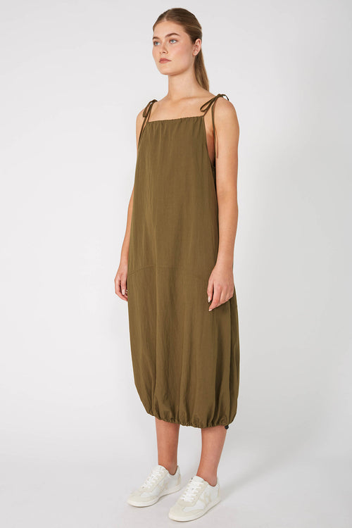 ash pinnie dress / khaki