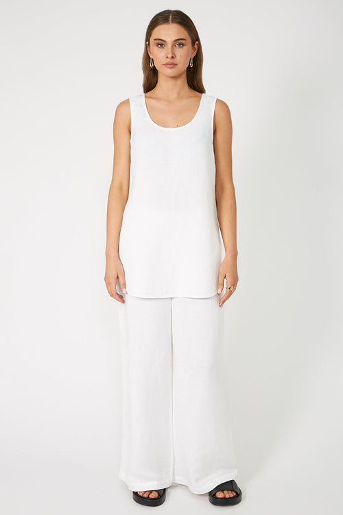 saviour tank / white