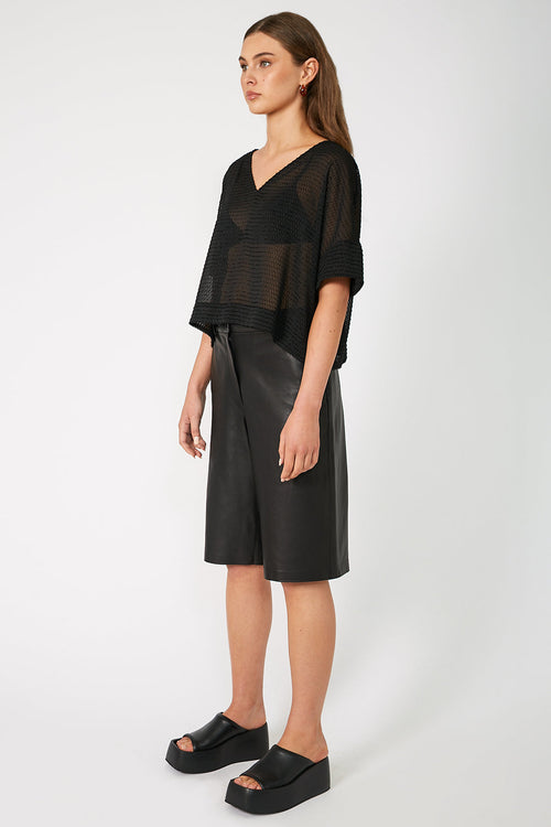 v neck followed crop / black