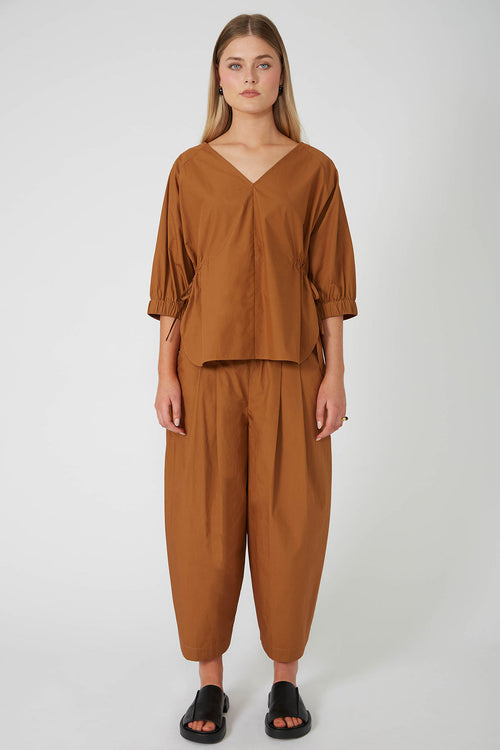 decline pant / tan brown