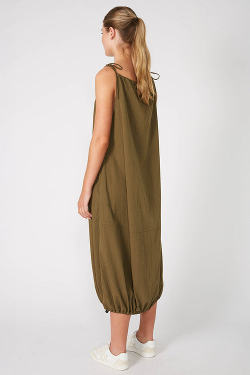 ash pinnie dress / khaki