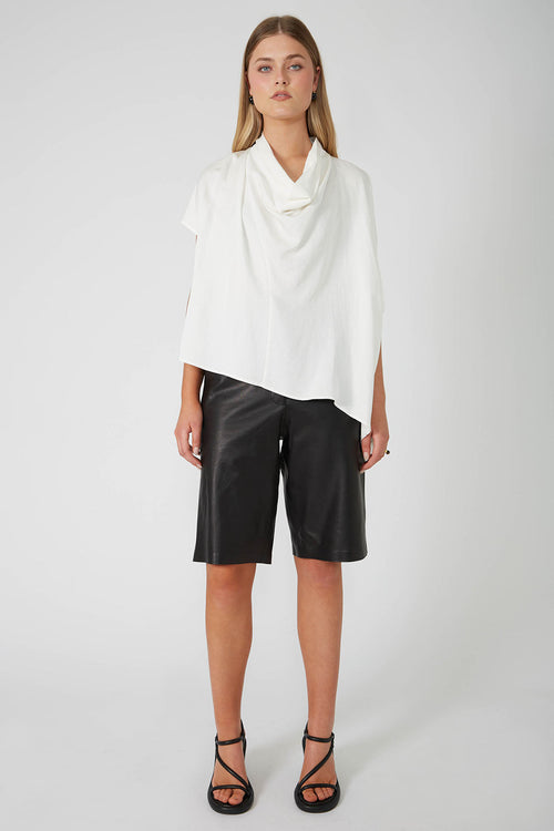 funnelled cape top / white