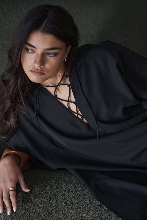 inset kaftan dress / black
