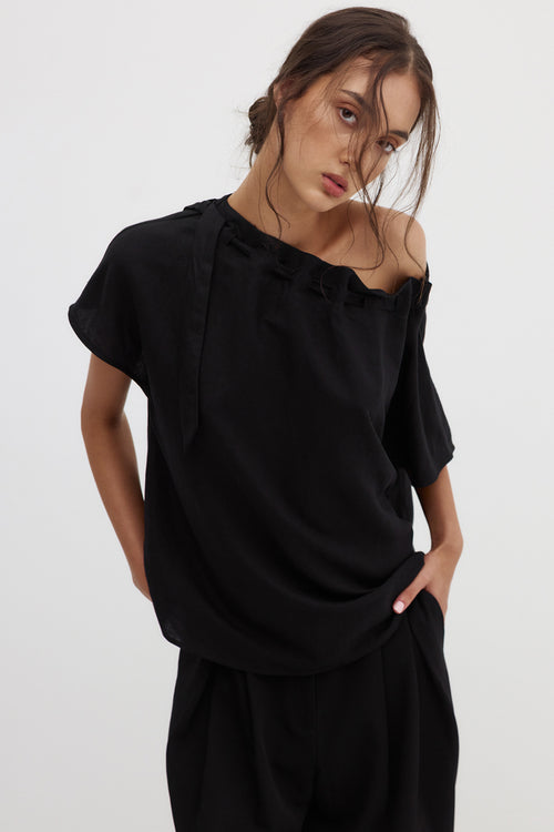avid short sleeve top / black