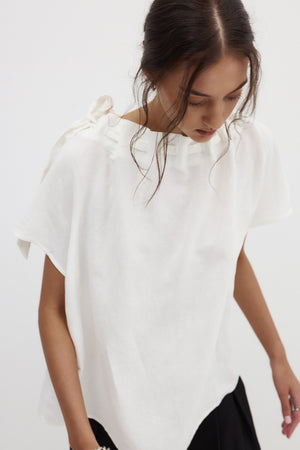 avid short sleeve top / white