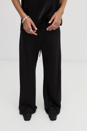 frame bias pant / black