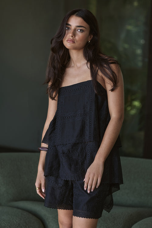 ascend short / black