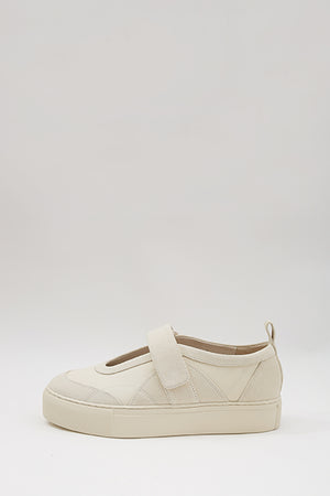 tab kicks / Parchment cream