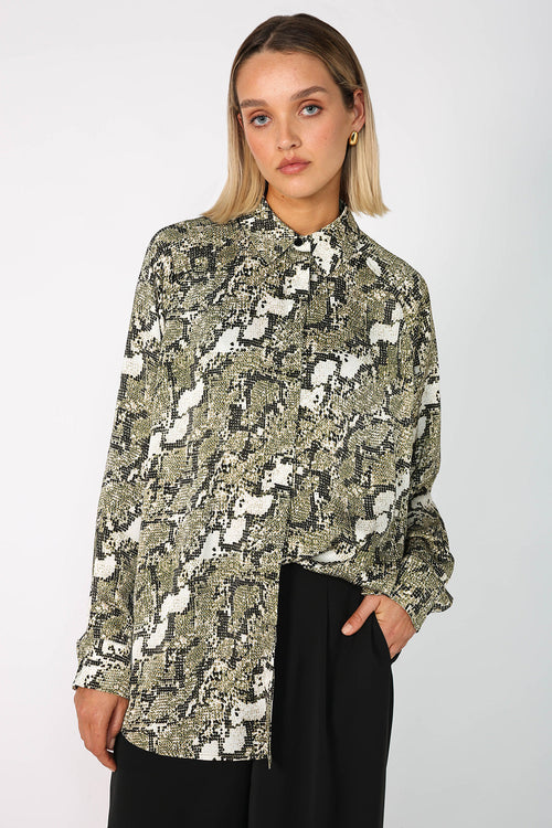 roam shirt / pixelated snake green