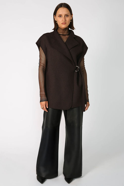 task cape / chocolate marle