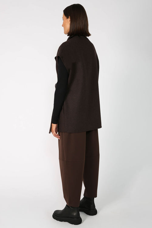 task cape / chocolate marle