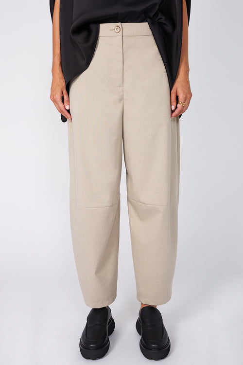 ahead tailored pant / natural