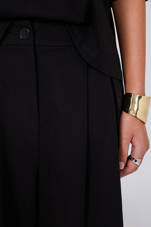 allot short / black
