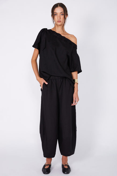 avid short sleeve top / black