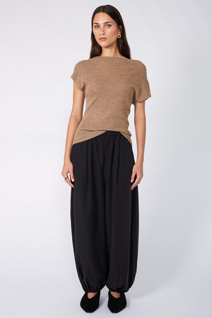 avoid vest sweater / camel marle