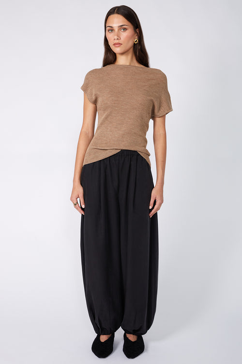 avoid vest sweater / camel marle