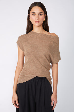 avoid vest sweater / camel marle