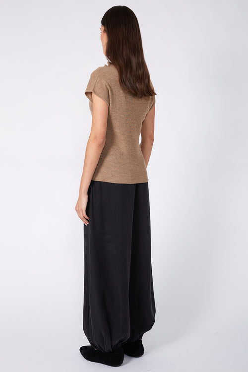 avoid vest sweater / camel marle