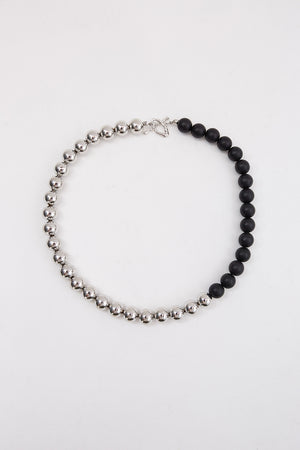 beaded necklace / silver|black