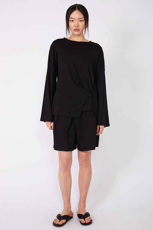 commotion tee / black