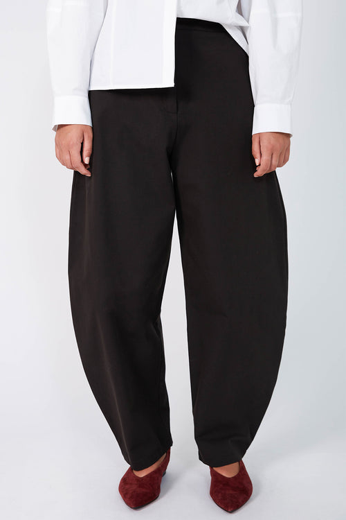 encased pant / black