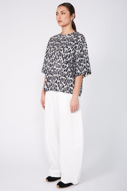 fronted wilderness tee / silver| black wilderness print