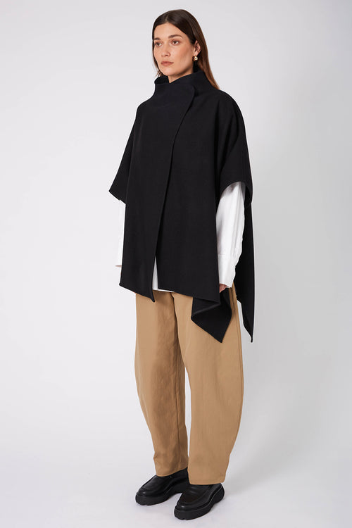 funnel cape coat / black