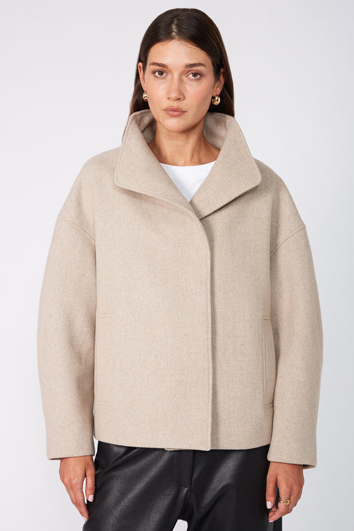 funnel crop coat / sand mist marle