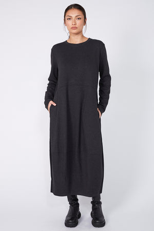 gains long sleeve spin dress / charcoal|black stripe