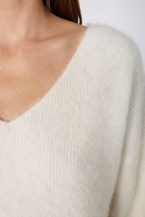 inform v neck sweater / brushed ivory cream