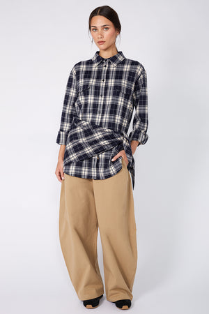 latching shirt / navy | ecru plaid